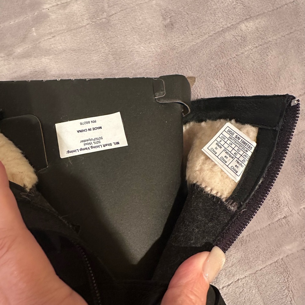 UGG Lorna Waterproof Bootie Black Suede Leather size 9 - NEW IN BOX never worn - Picture 5 of 16